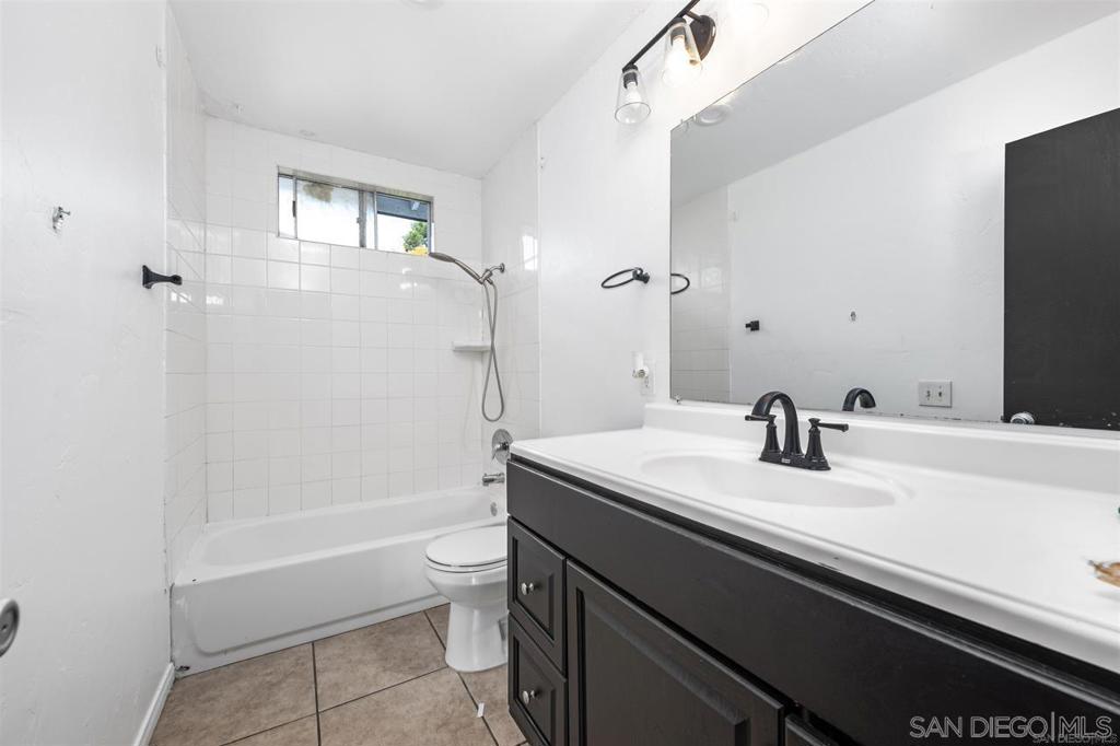 1852 Bakersfield St Property Photo 11