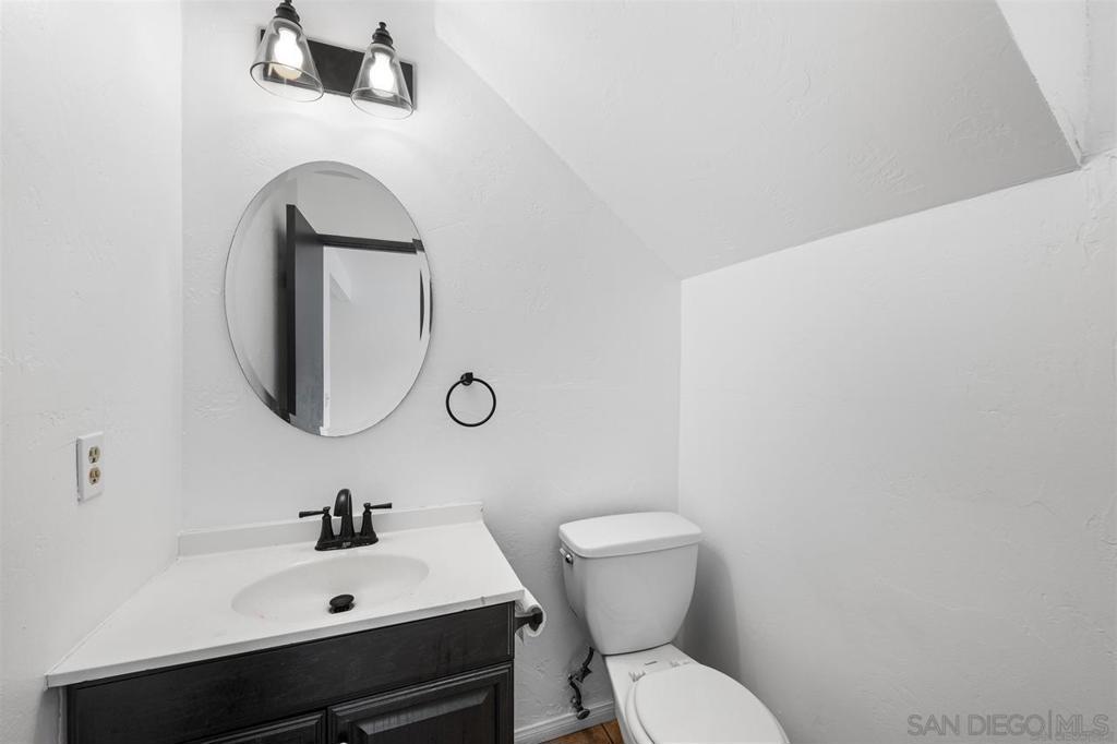 1852 Bakersfield St Property Photo 15