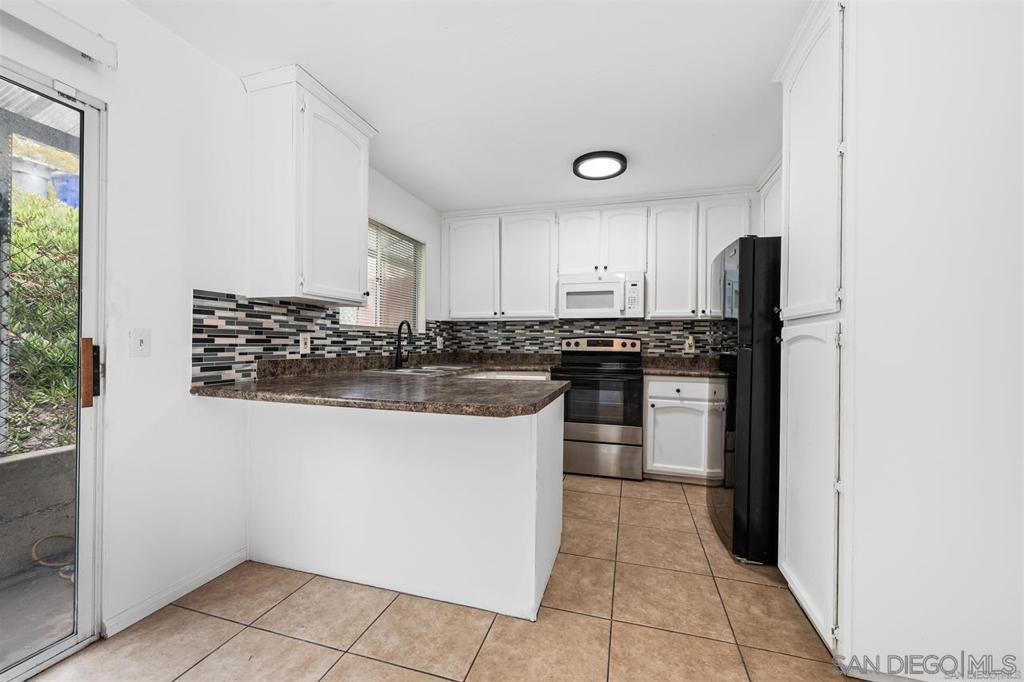 1852 Bakersfield St Property Photo 16