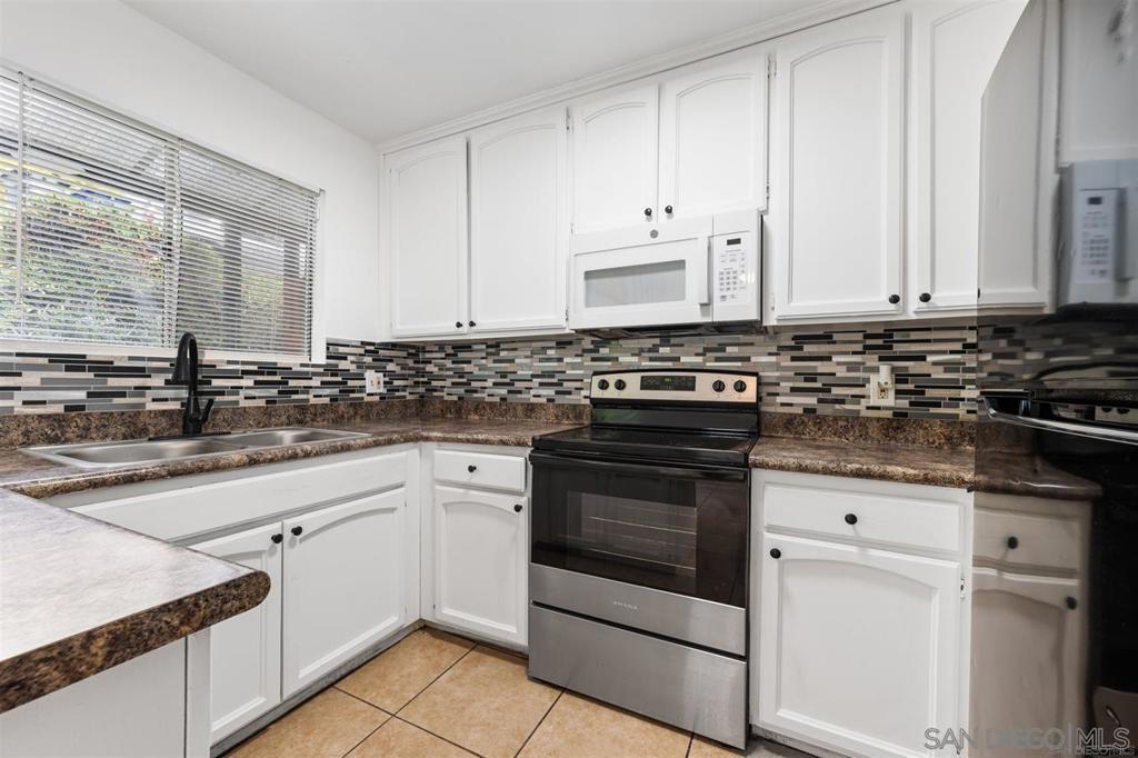 1852 Bakersfield St Property Photo 17