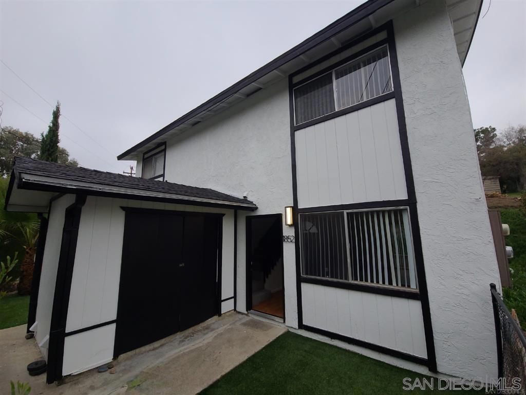 1852 Bakersfield St Property Photo 23