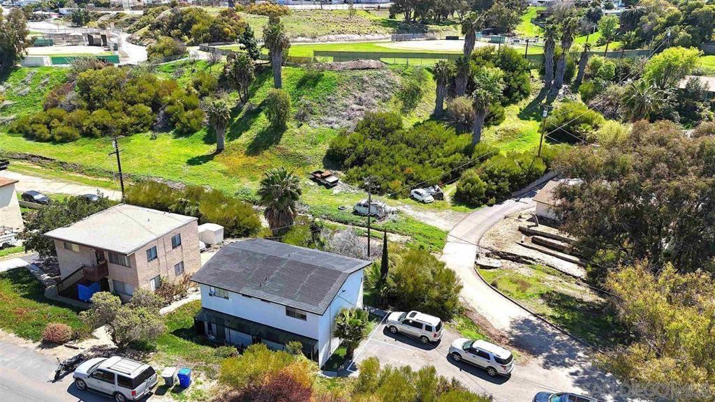 1852 Bakersfield St Property Photo 24