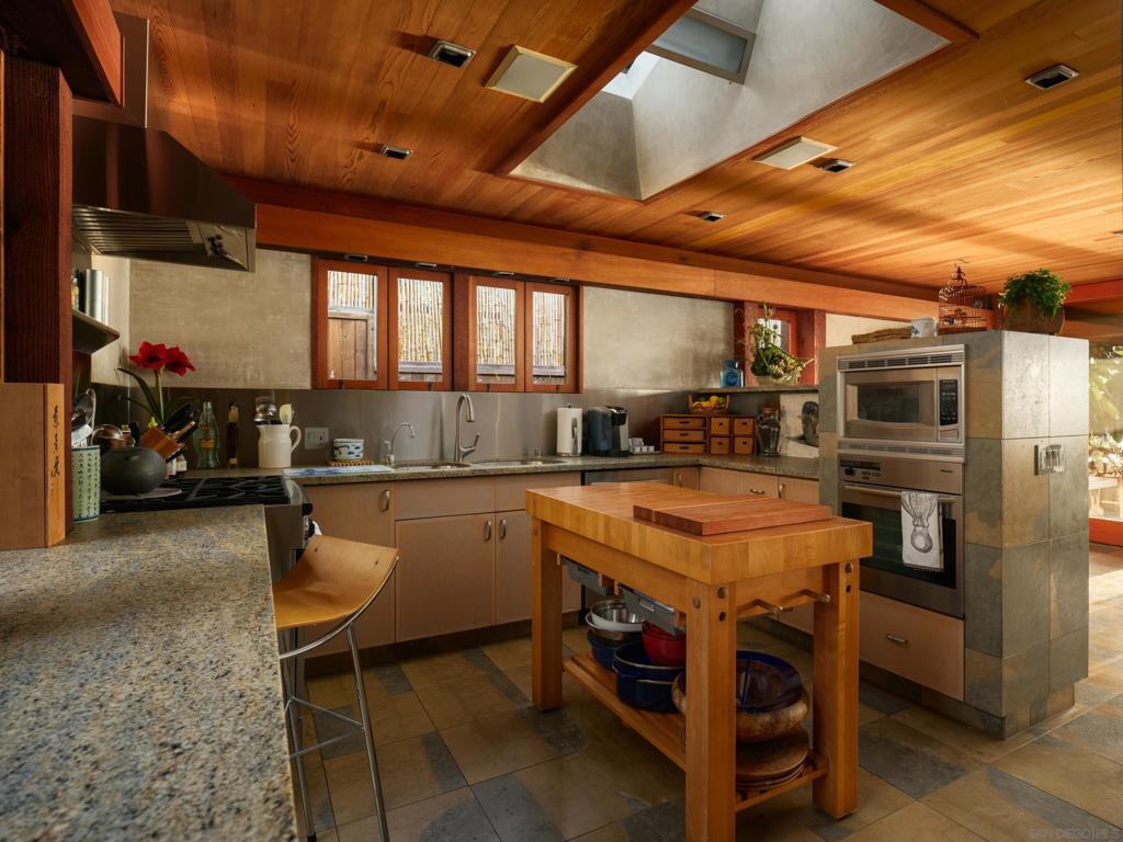 6621 Neptune Place Property Photo 11