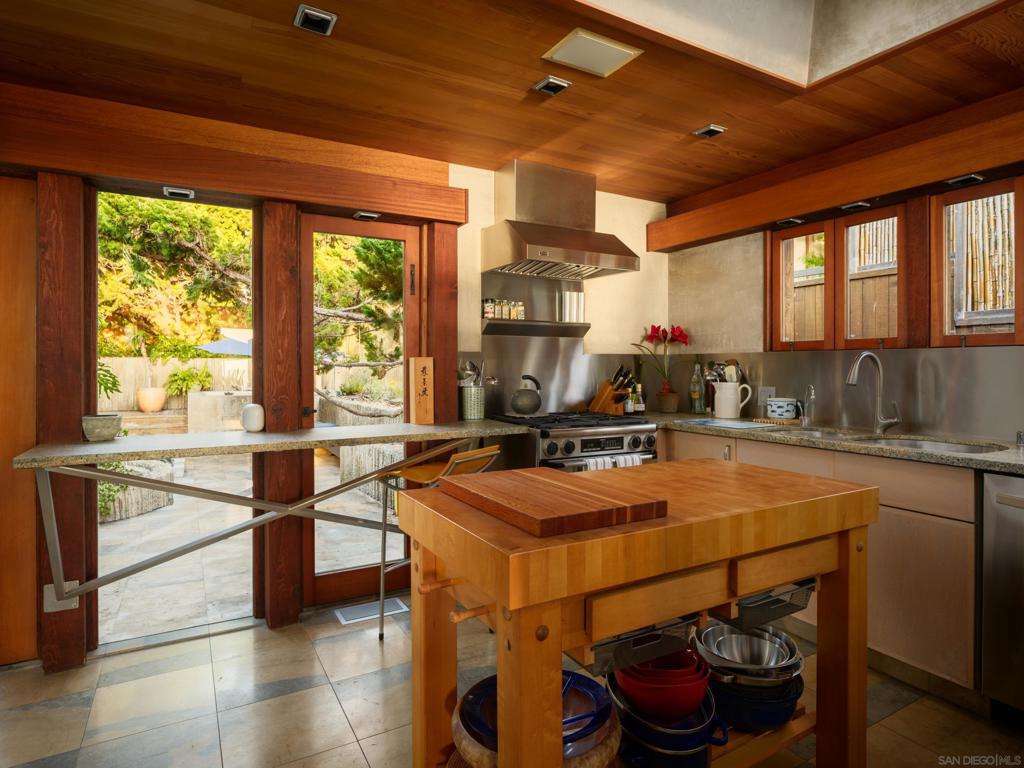 6621 Neptune Place Property Photo 12