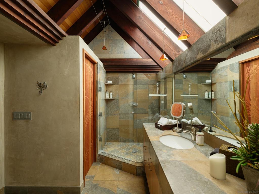 6621 Neptune Place Property Photo 26