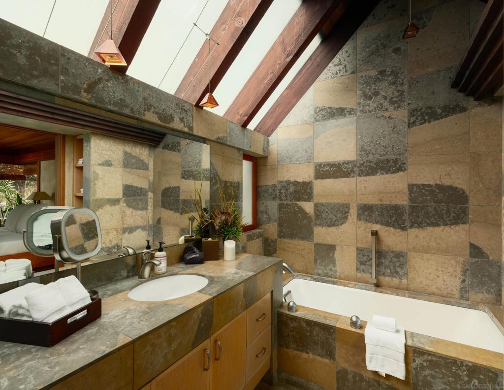 6621 Neptune Place Property Photo 27
