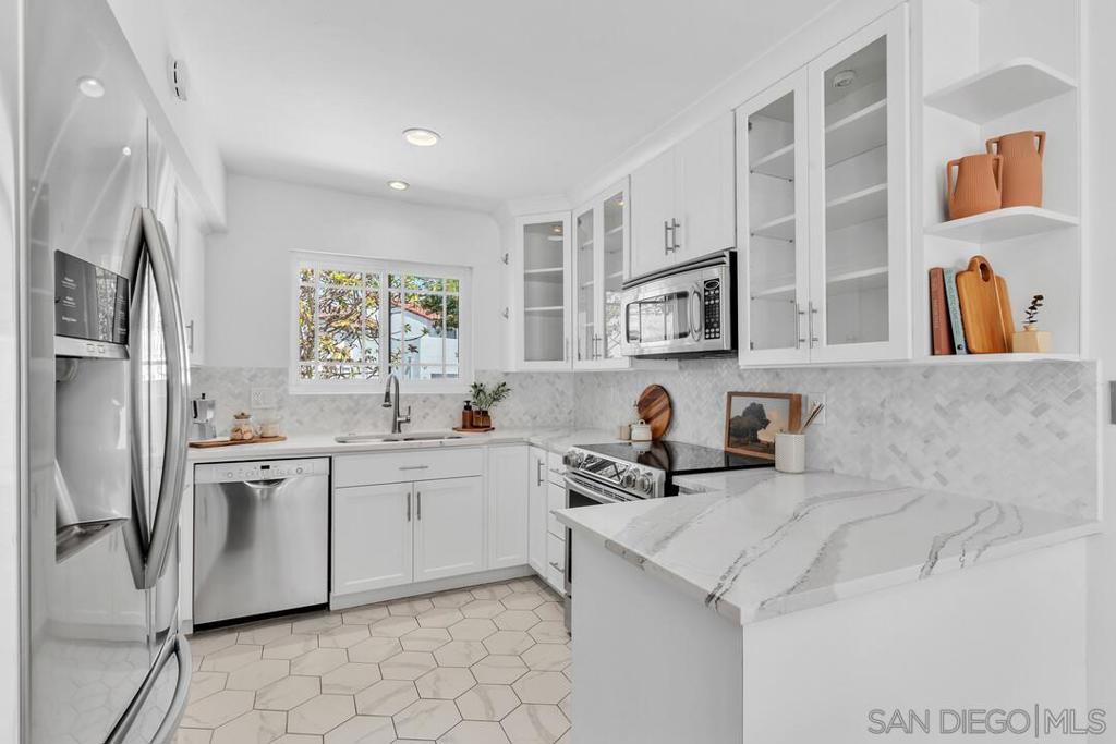 9885 Aldergrove Lane Property Photo 7