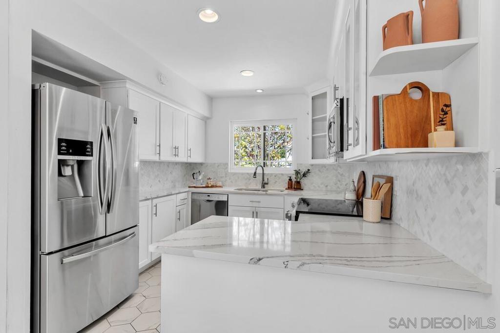 9885 Aldergrove Lane Property Photo 8