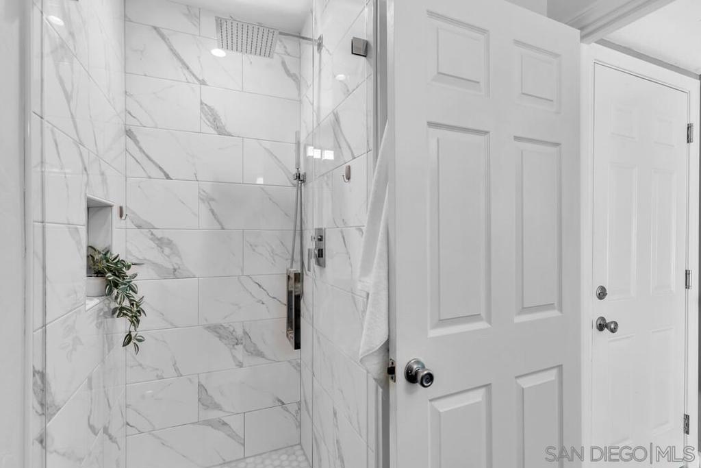 9885 Aldergrove Lane Property Photo 19