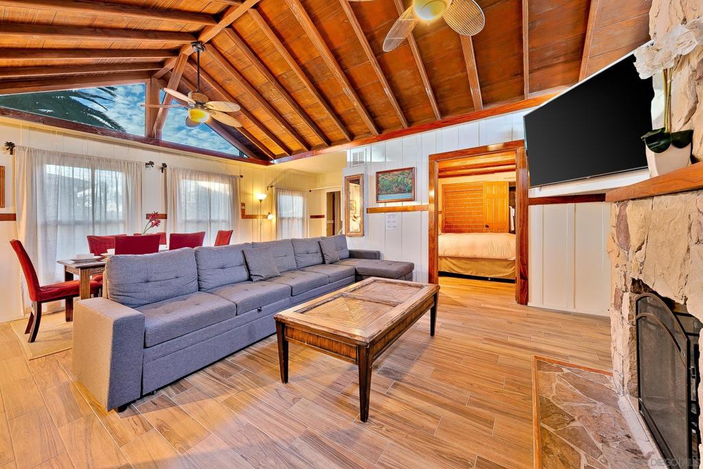 370 72 Nautilus St Property Photo 4