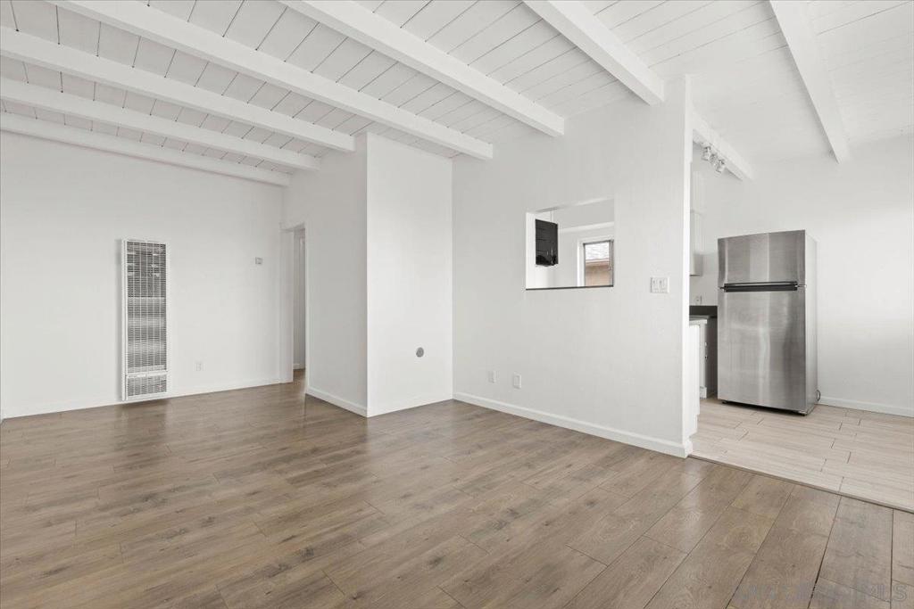 2831 37 Columbia Street Property Photo 10