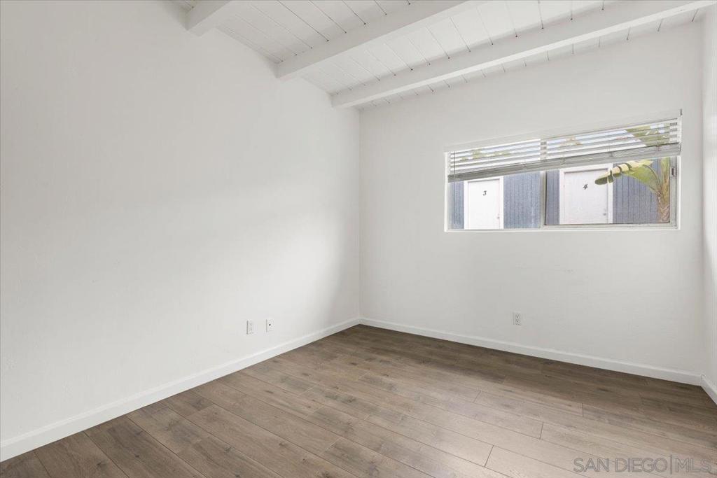 2831 37 Columbia Street Property Photo 14