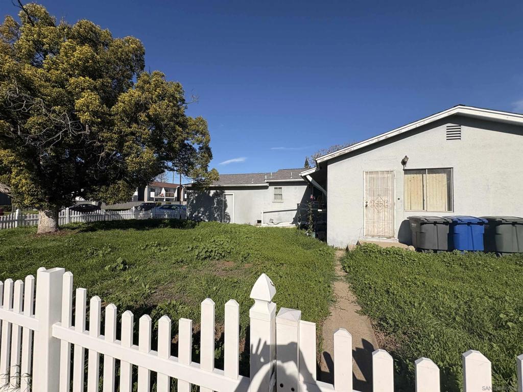 357 S 1st St Property Photo 4