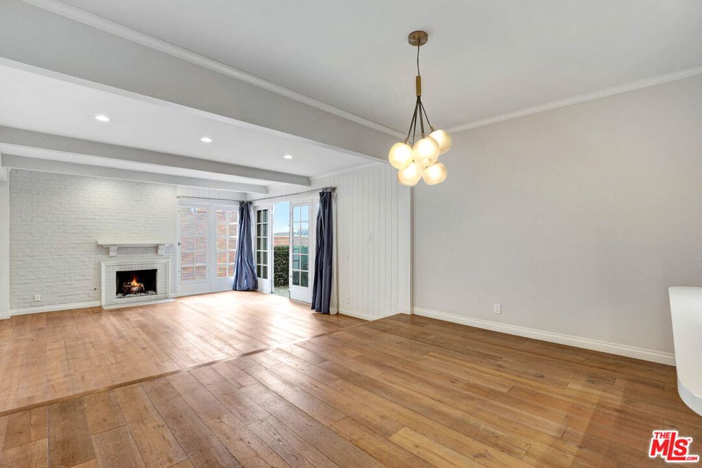 1260 S Beverly Glen Boulevard 304 Property Photo 2