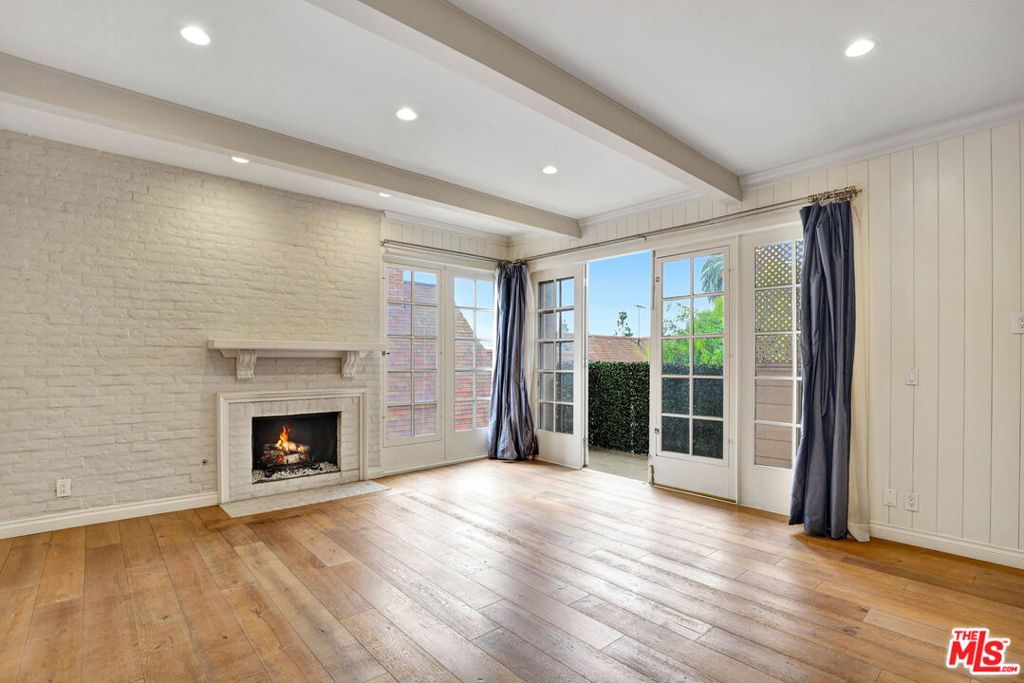1260 S Beverly Glen Boulevard 304 Property Photo 4