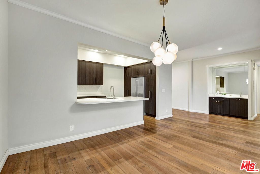 1260 S Beverly Glen Boulevard 304 Property Photo 8