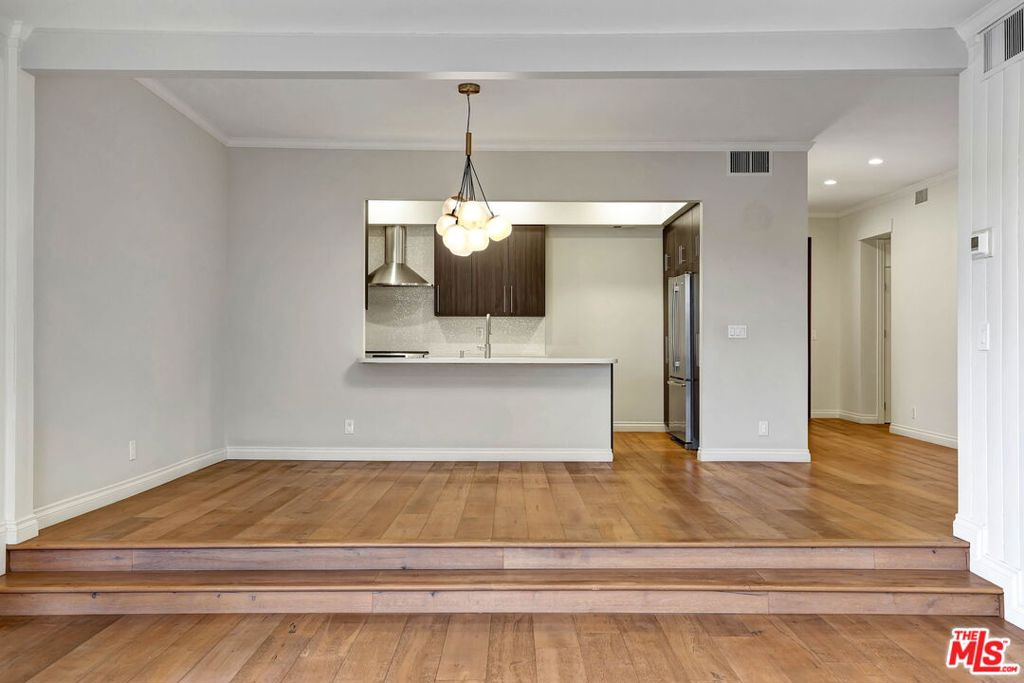 1260 S Beverly Glen Boulevard 304 Property Photo 9