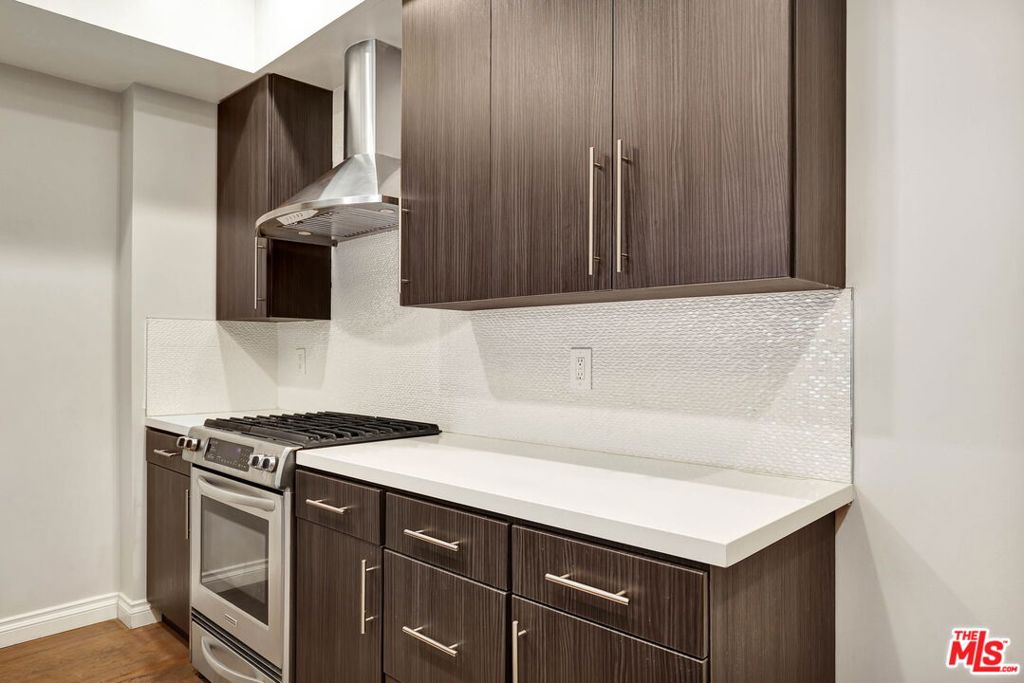 1260 S Beverly Glen Boulevard 304 Property Photo 12