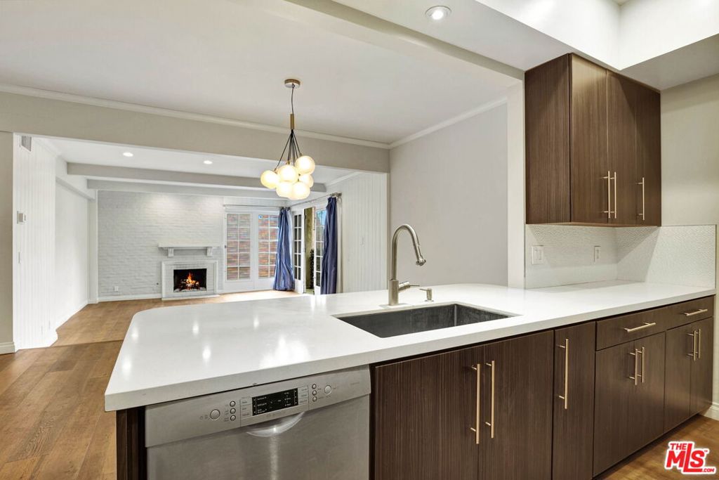 1260 S Beverly Glen Boulevard 304 Property Photo 13