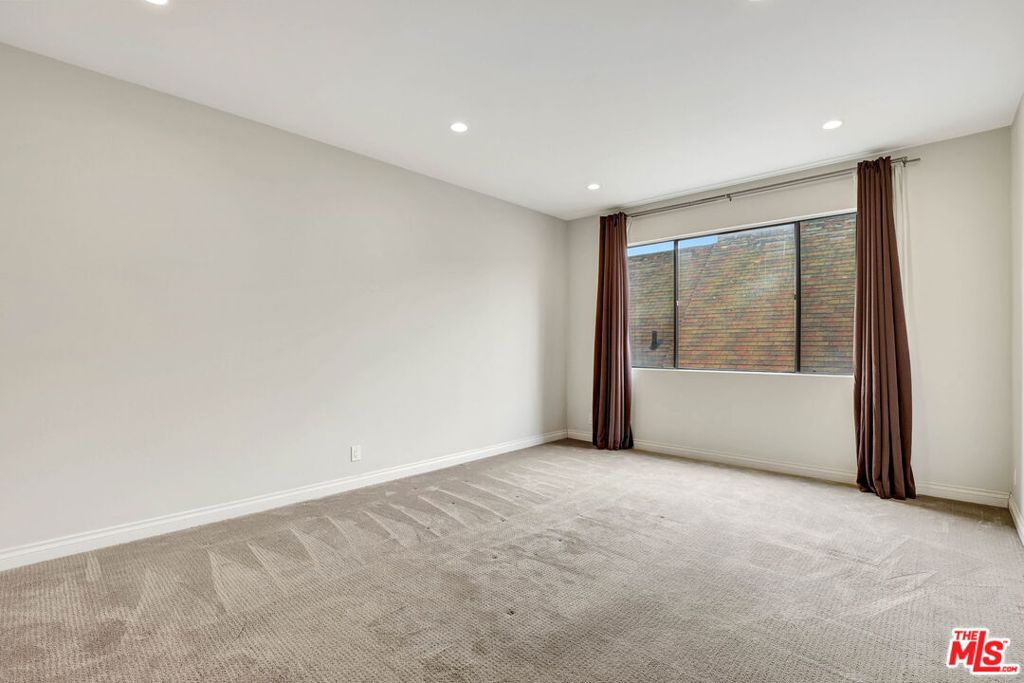 1260 S Beverly Glen Boulevard 304 Property Photo 15
