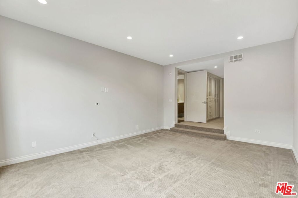 1260 S Beverly Glen Boulevard 304 Property Photo 17