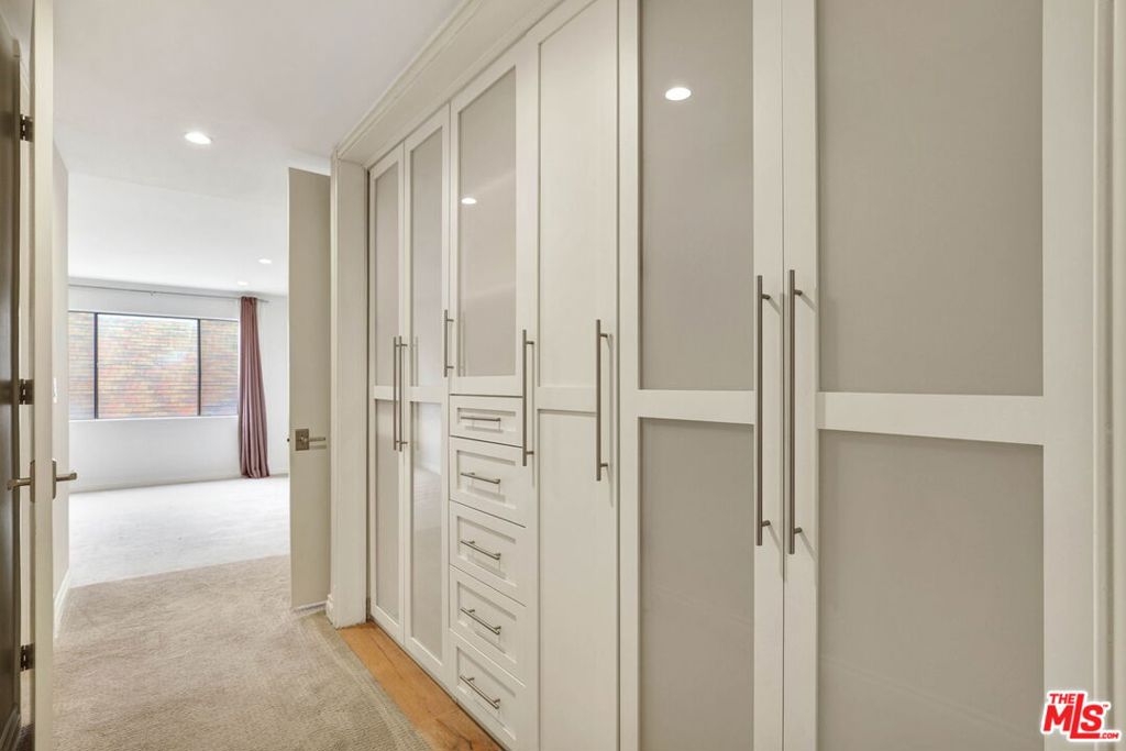 1260 S Beverly Glen Boulevard 304 Property Photo 23