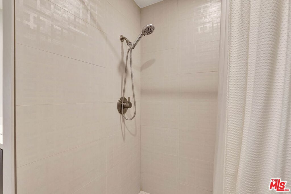 1260 S Beverly Glen Boulevard 304 Property Photo 29