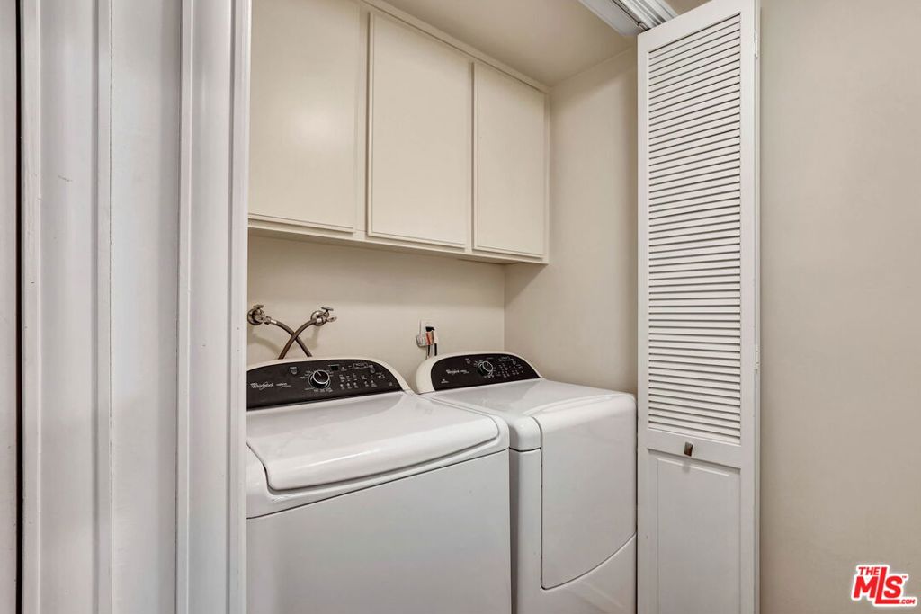 1260 S Beverly Glen Boulevard 304 Property Photo 33