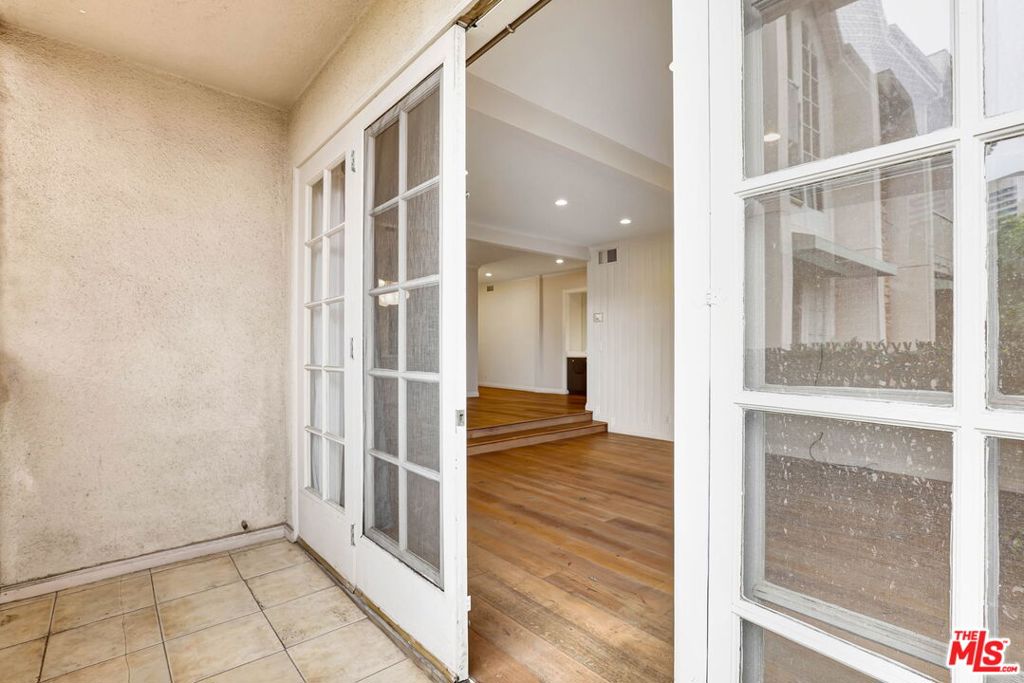 1260 S Beverly Glen Boulevard 304 Property Photo 34