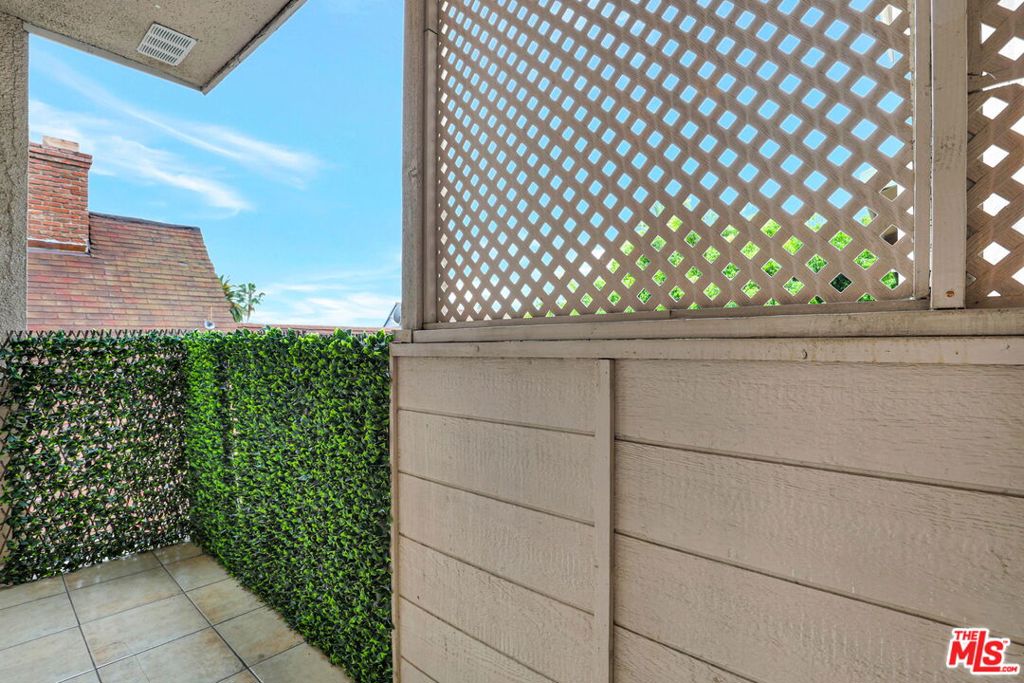 1260 S Beverly Glen Boulevard 304 Property Photo 35