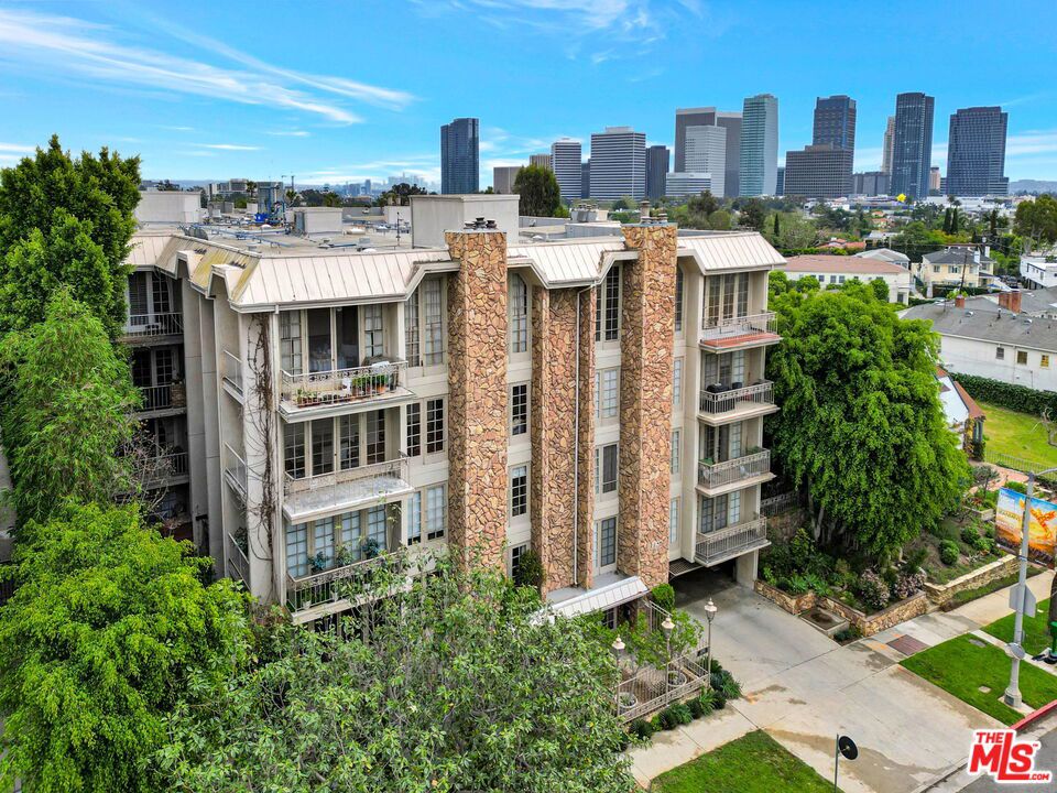 1260 S Beverly Glen Boulevard 304 Property Photo 37