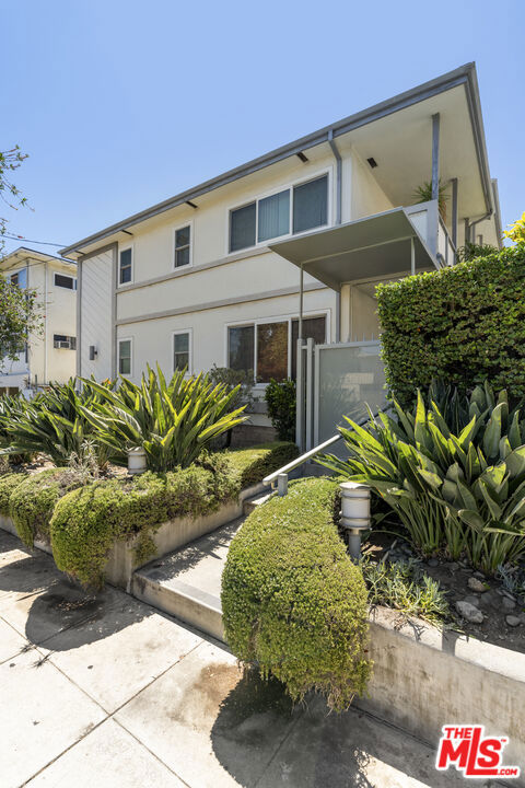 1929 Tamarind Avenue 8 Property Photo 17