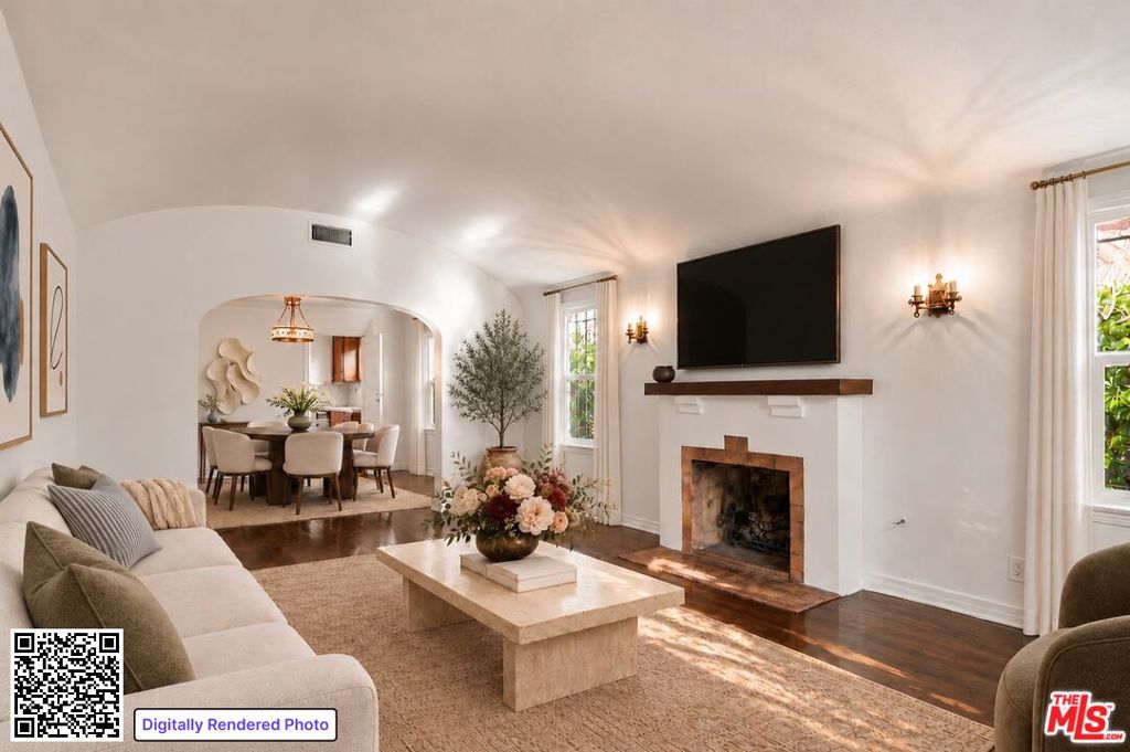 624 N Poinsettia Place Property Photo 3