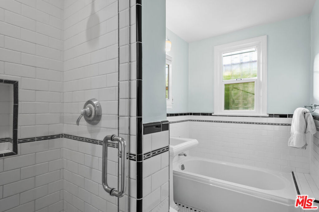 624 N Poinsettia Place Property Photo 46