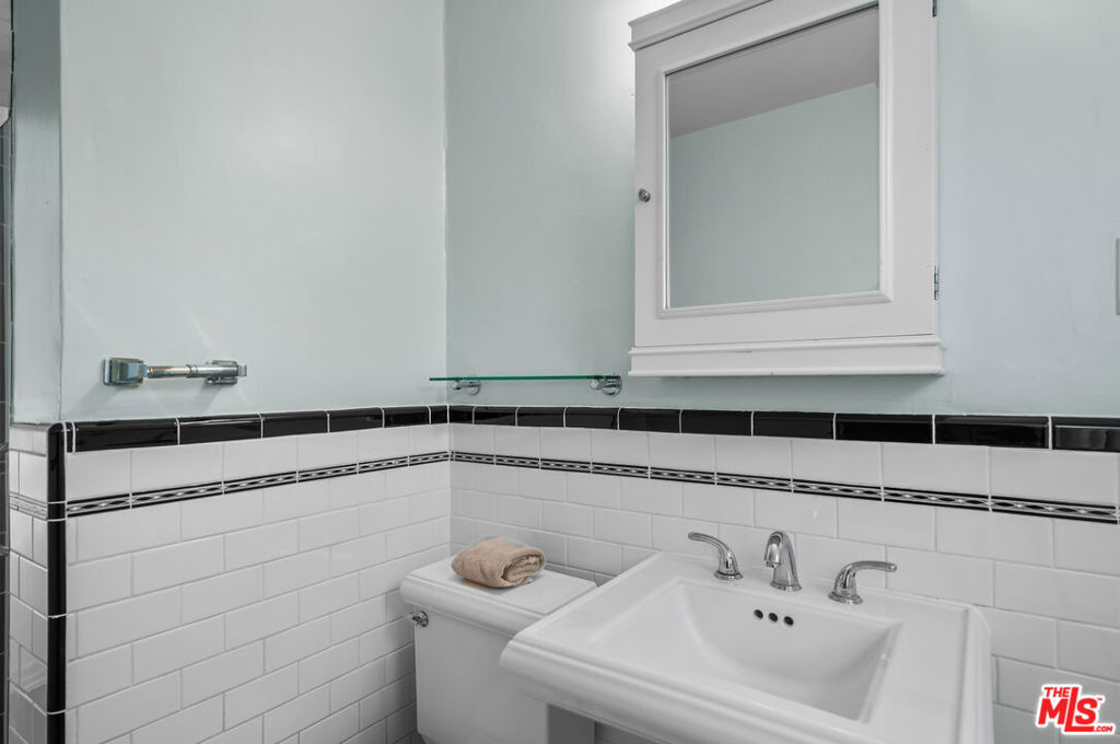 624 N Poinsettia Place Property Photo 47