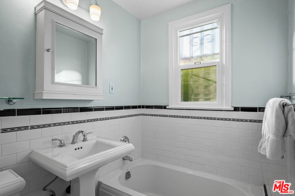 624 N Poinsettia Place Property Photo 48