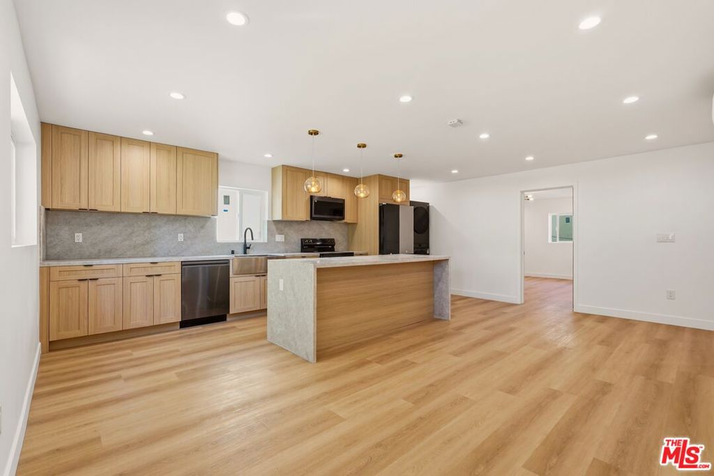 1132 1/2 S Wooster Street Property Photo 1