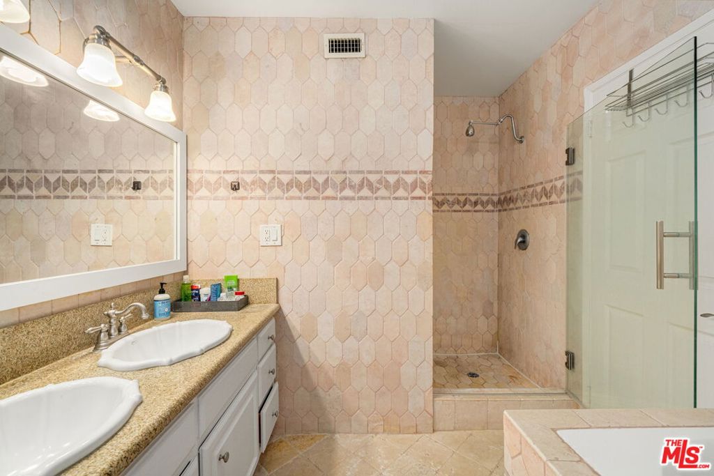 23001 Lita Place Property Photo 25