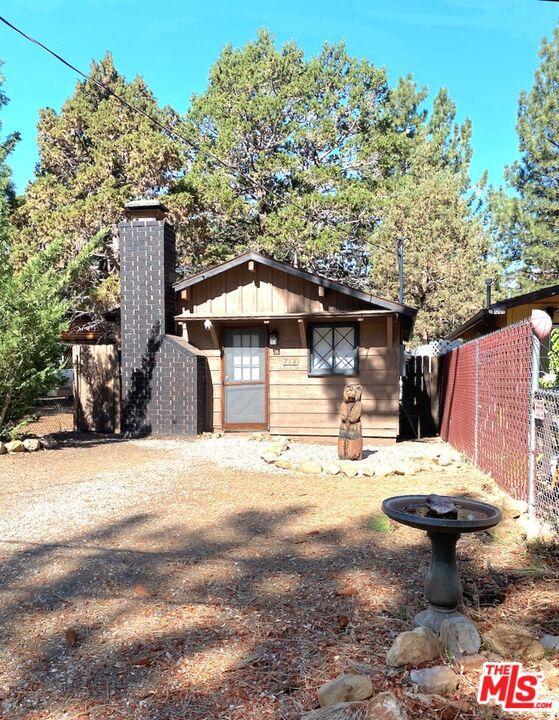 712 San Bernardino Avenue Property Photo 2