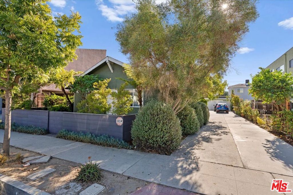 3947 Huron Avenue Property Photo 1