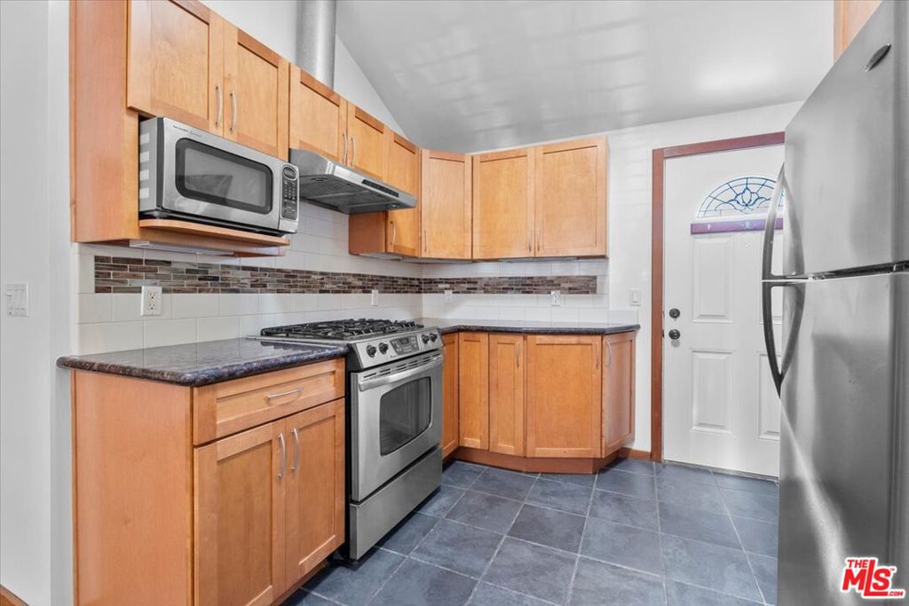 3947 Huron Avenue Property Photo 4