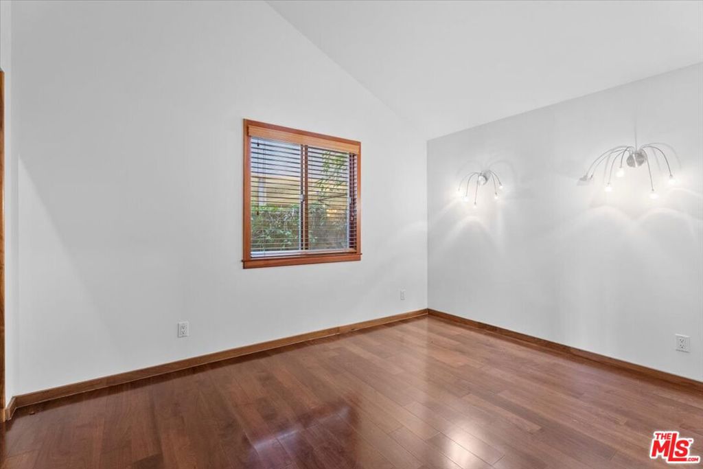 3947 Huron Avenue Property Photo 7
