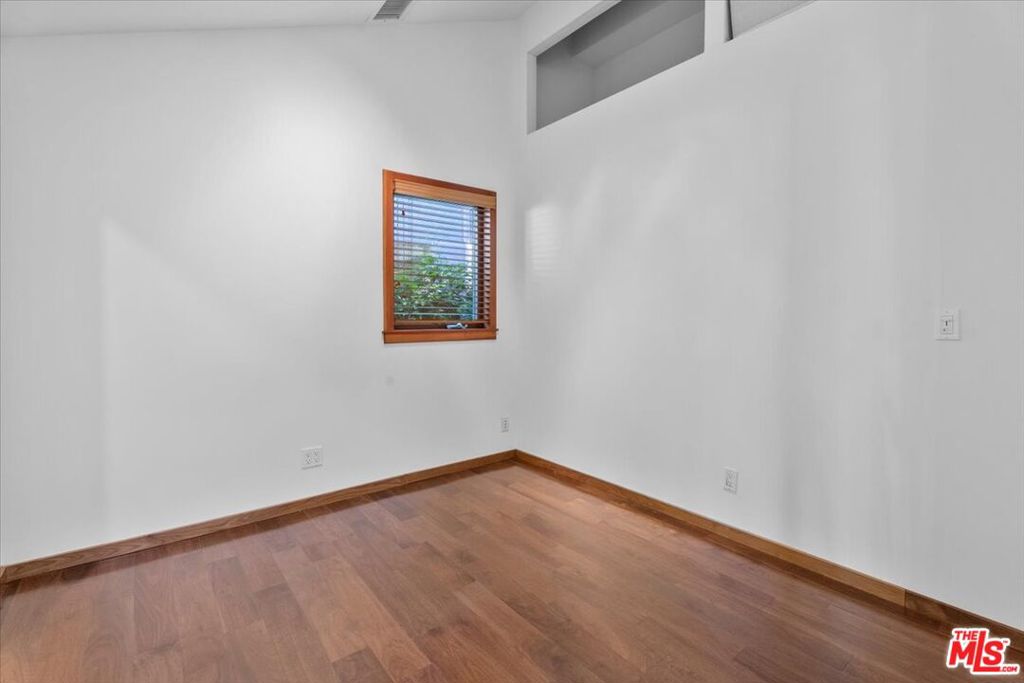 3947 Huron Avenue Property Photo 10