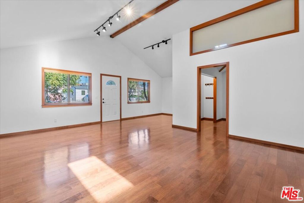 3947 Huron Avenue Property Photo 12
