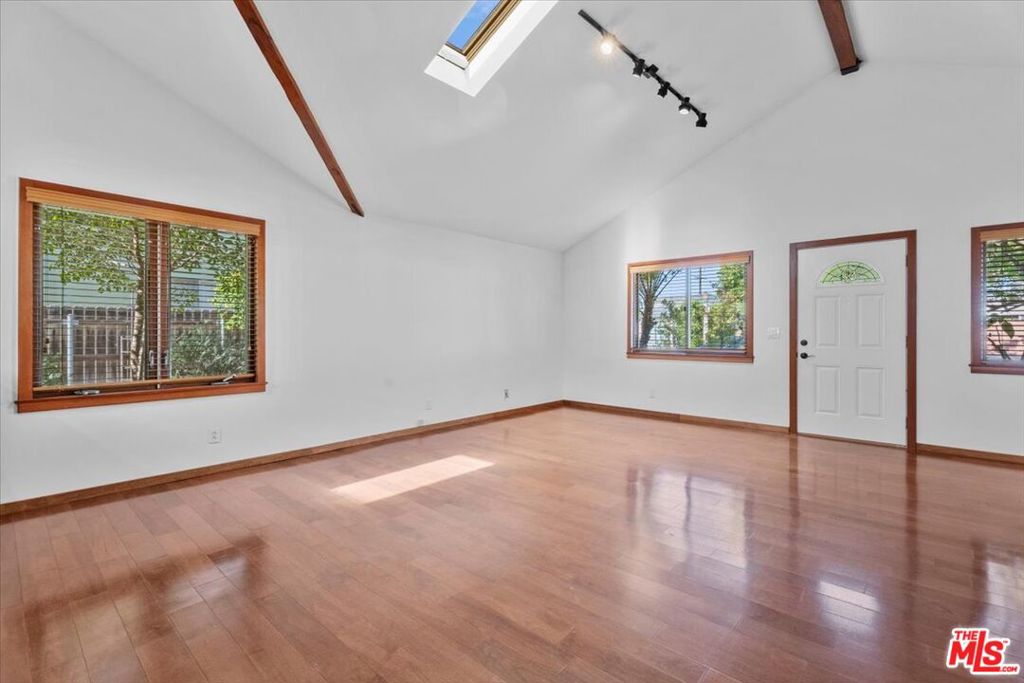 3947 Huron Avenue Property Photo 13