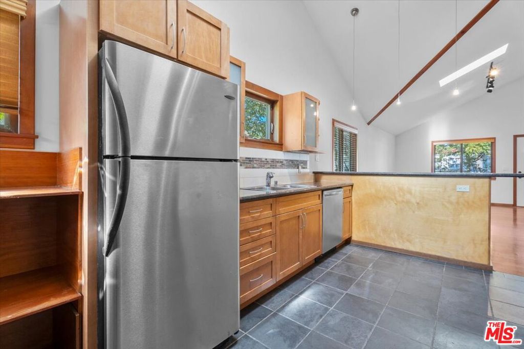3947 Huron Avenue Property Photo 14