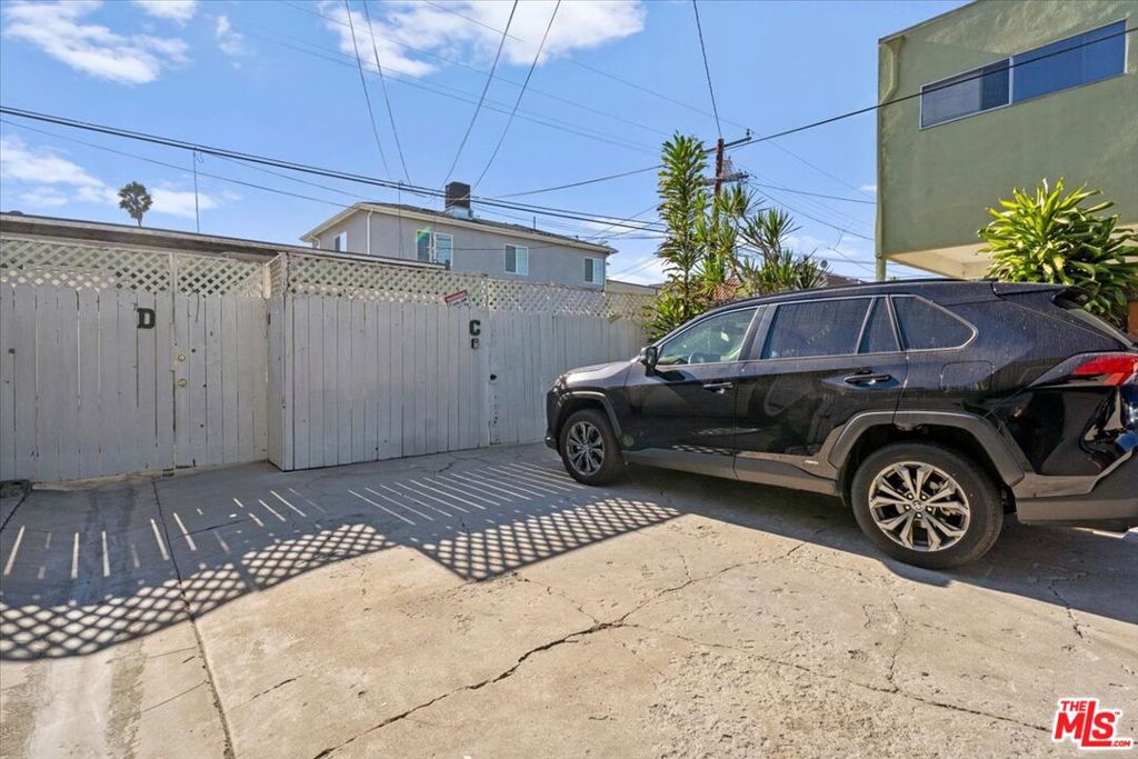3947 Huron Avenue Property Photo 18