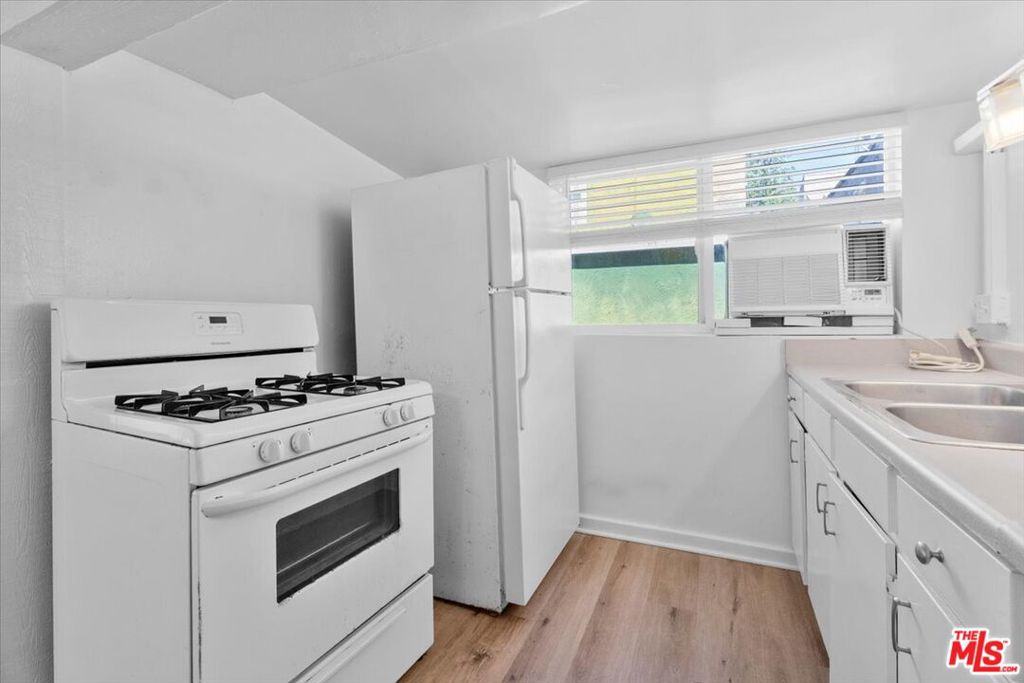3947 Huron Avenue Property Photo 23
