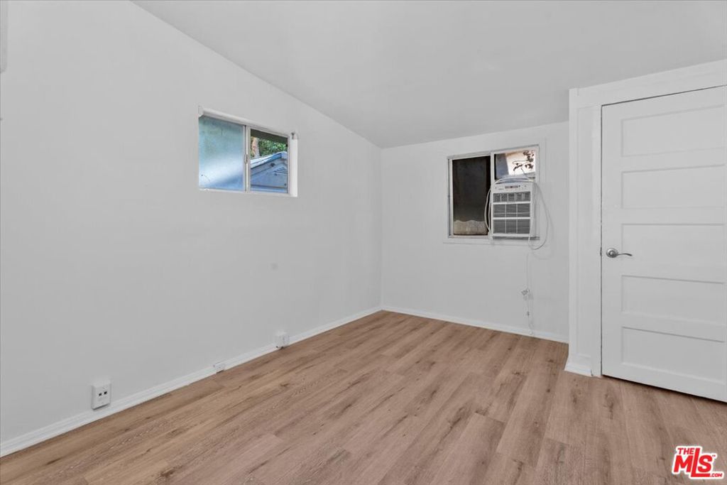 3947 Huron Avenue Property Photo 27