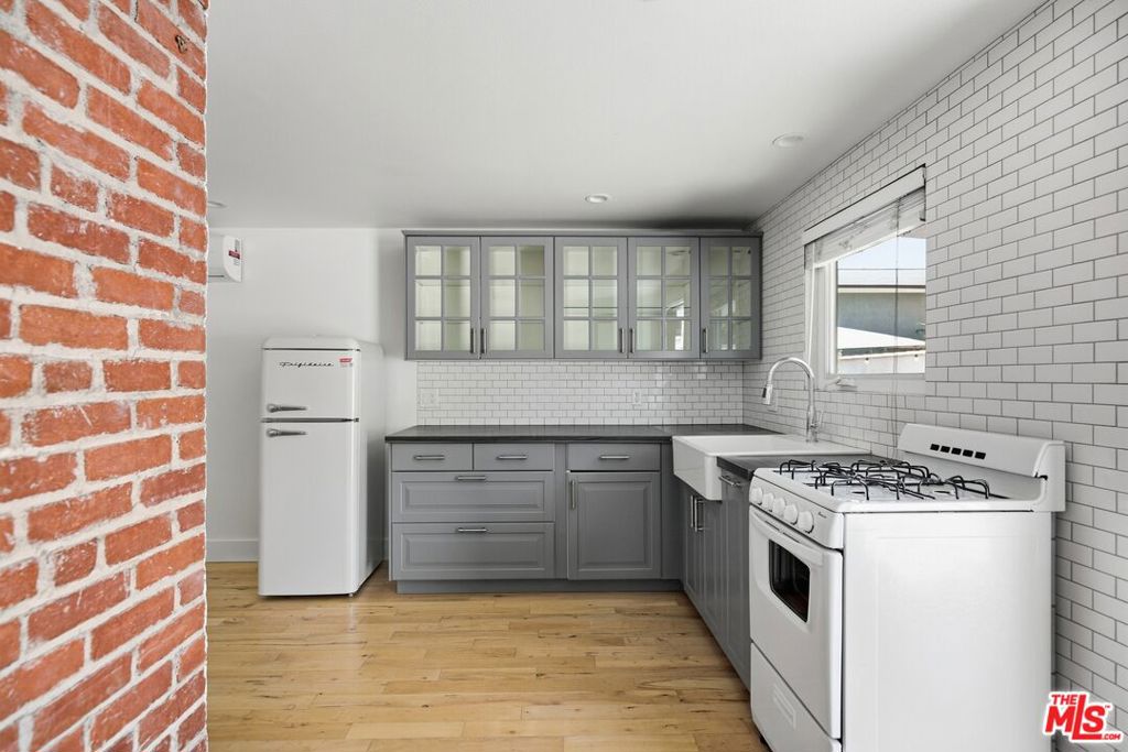 213 1/2 N Avenue 49 Property Photo 1